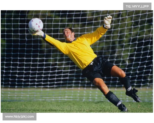 守门员扑点球的心理与技巧解析：如何精准判断方向的奥秘